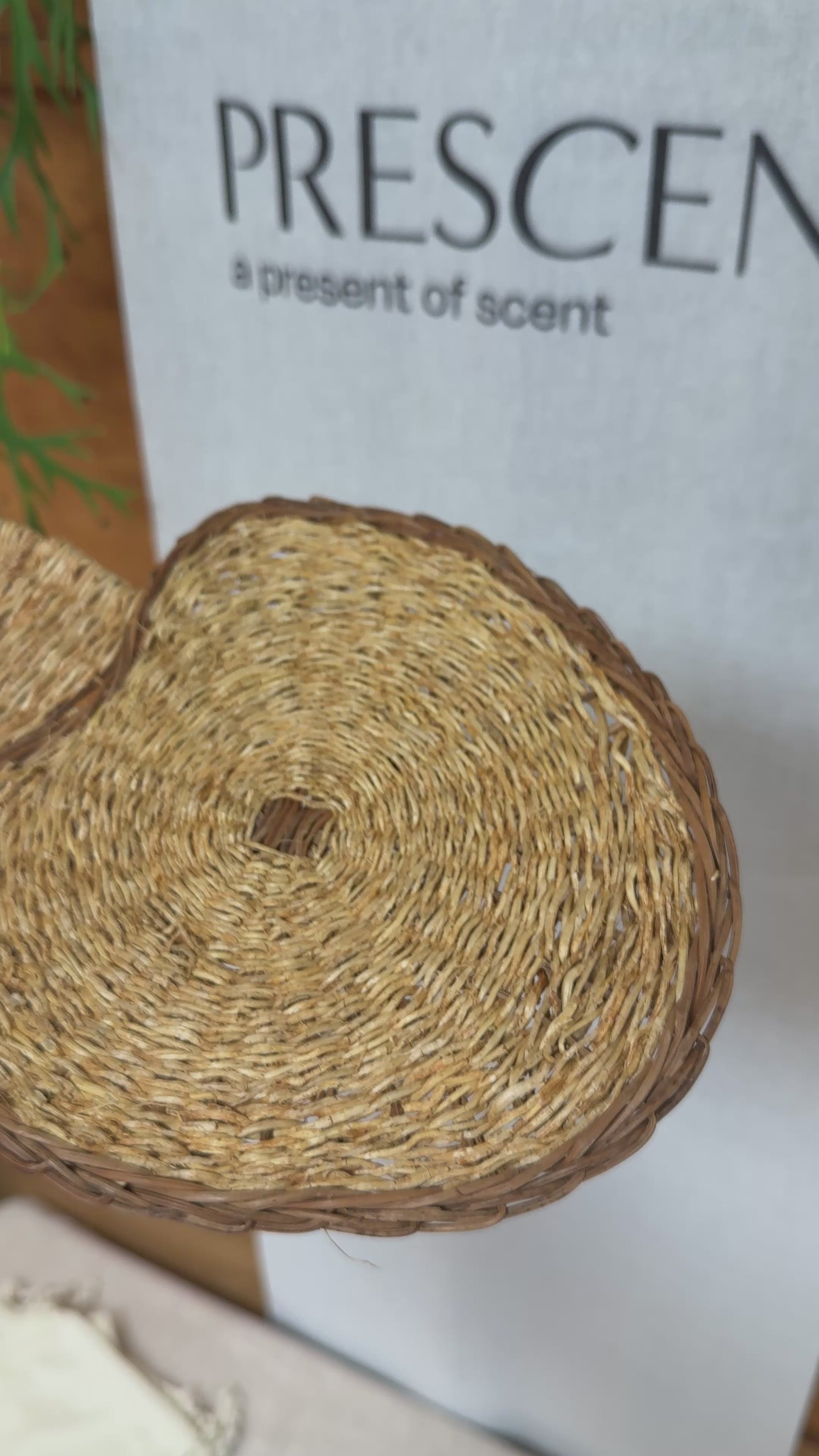 馬達加斯加手工編織岩蘭草扇